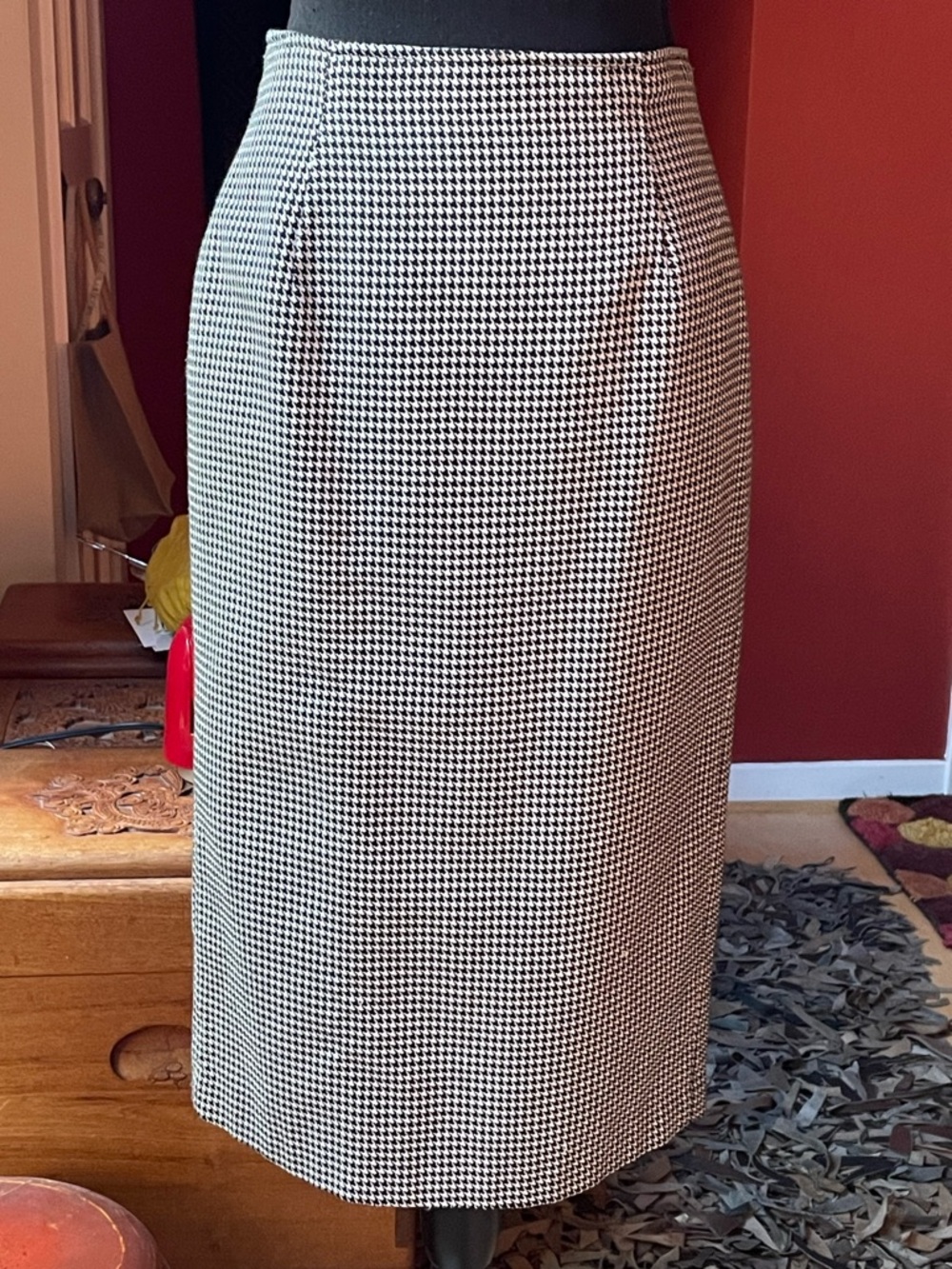 Houndstooth pencil skirt (retro look)